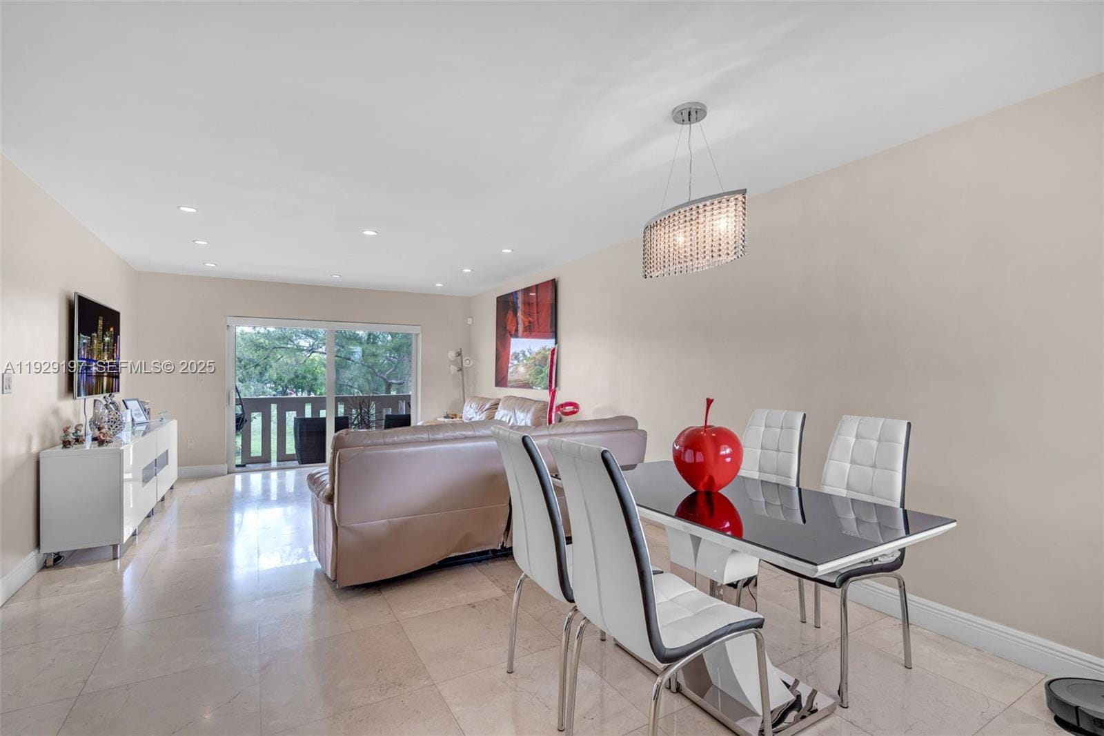 7430 Miami Lakes Drive E301, Miami Lakes, FL 33014 photo 2