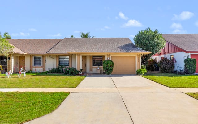 11927 Suellen Circle, sold in Channing Villas Of Wellington, Wellington, FL