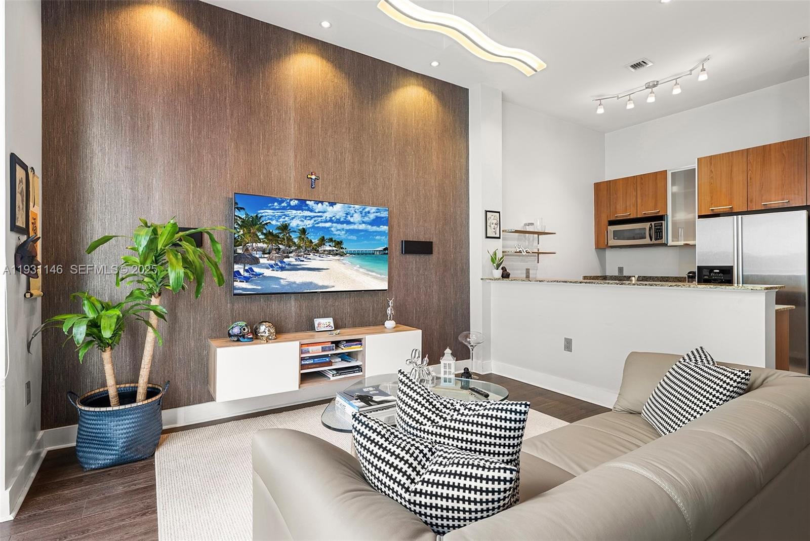 9066 SW 73rd Court 405 — photo 4