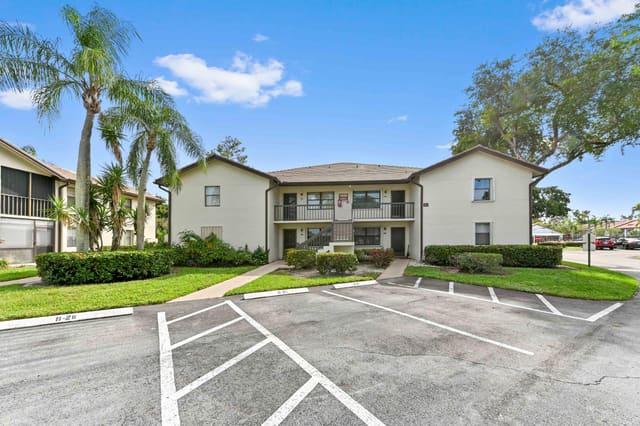 7665 Tahiti Lane 203, sold in Lucerne Pointe, Lake Worth, FL