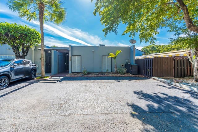 6460 Milk Wagon Lane, Miami Lakes, FL 33014