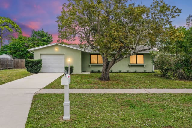 435 NE Solida Circle, sold in Port St Lucie Floresta Pines Unit 2, Port St Lucie, FL