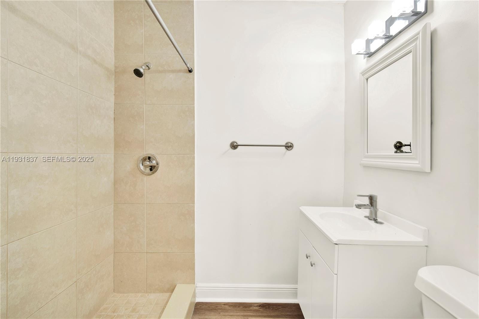 7932 Meridian Street — photo 11