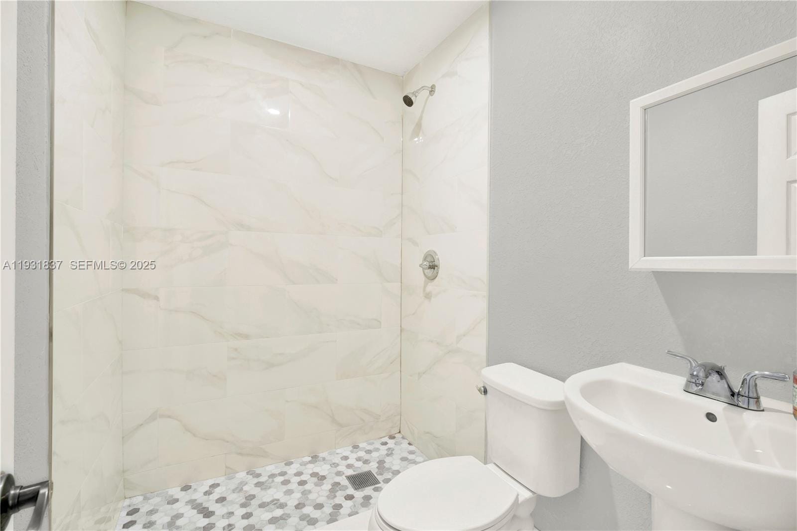 7932 Meridian Street — photo 5