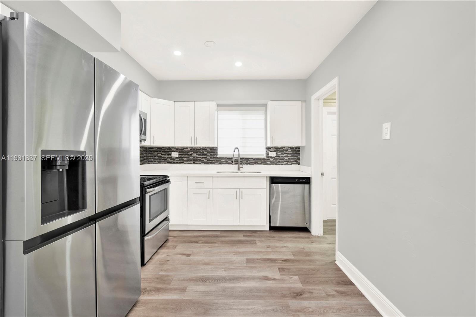 7932 Meridian Street — photo 8
