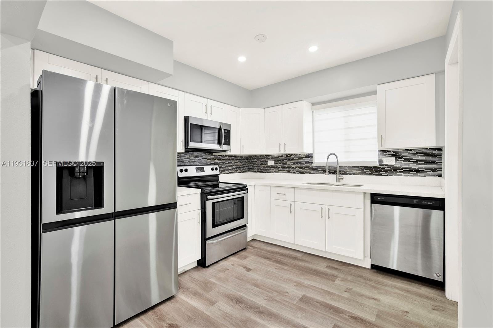 7932 Meridian Street — photo 9