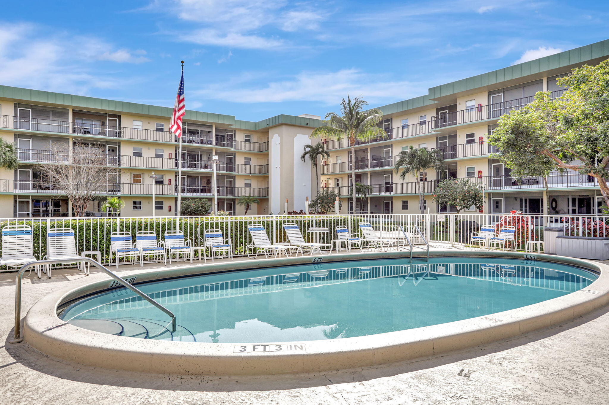 806 SE 7th Street 403, Deerfield Beach, FL 33441