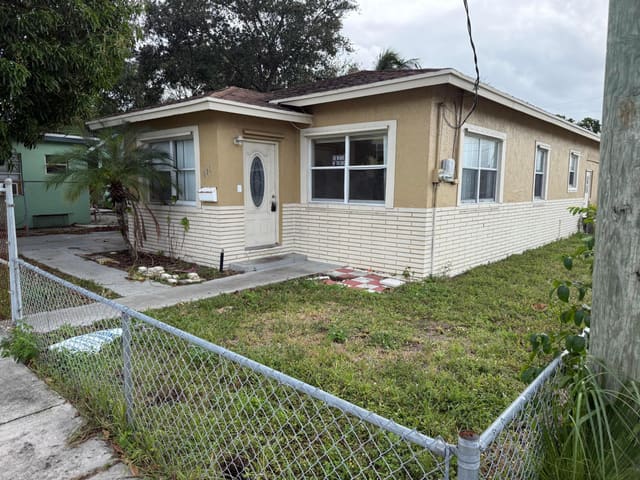 926 14th Street, sold in Freshwater 11th & 12th Ave Add, West Palm Beach, FL