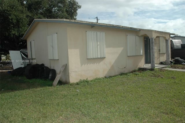 813 NW 6th Avenue, sold in Sunnyland Park No 2, Florida City, FL