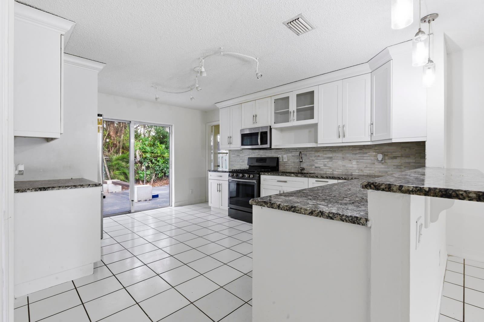 6130 Bluegrass Circle — photo 4