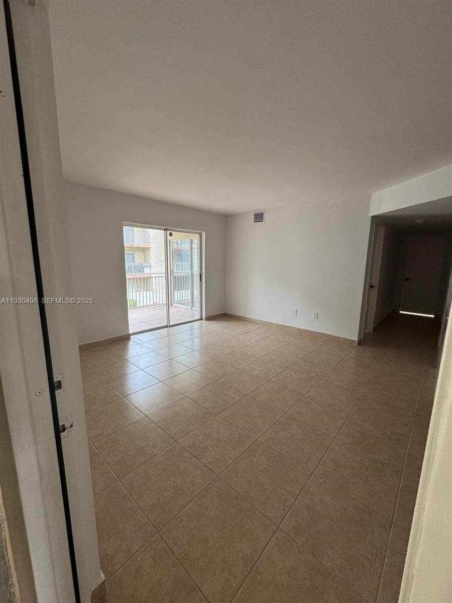 18870 NW 57th Avenue 204, Hialeah, FL 33015 photo 2