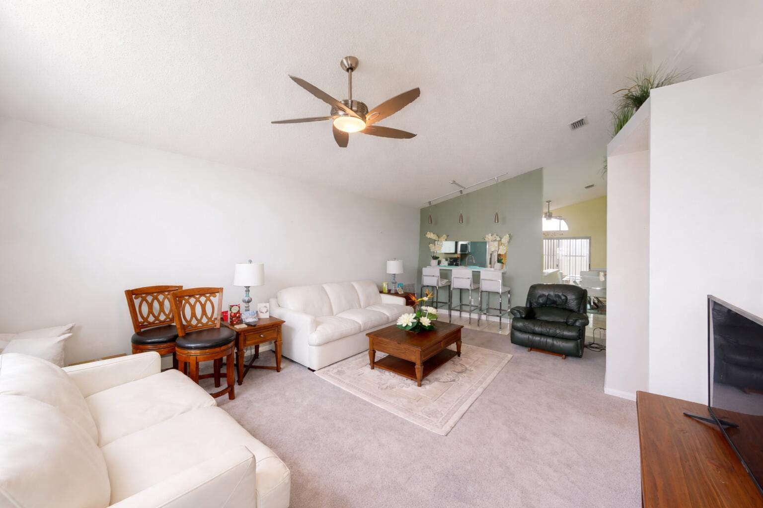 1184 NW Lombardy Drive — photo 3