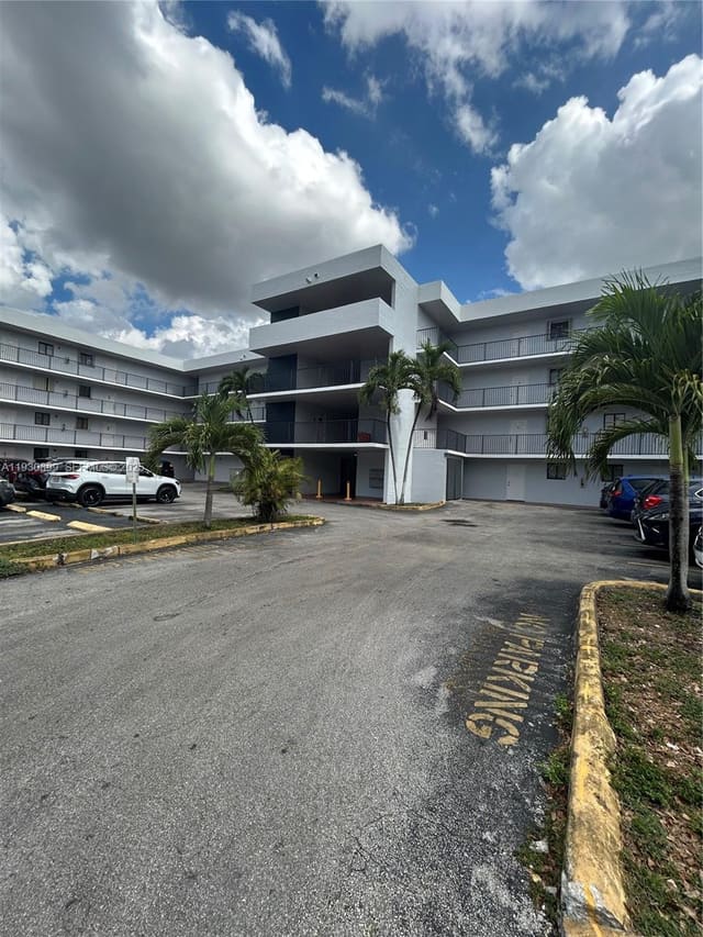 5701 W 25th Court 305, sold in El Pueblo De Vera Condo, Hialeah, FL
