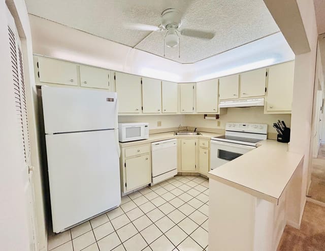 414 Pine Glen Lane C-1, Greenacres, FL 33463