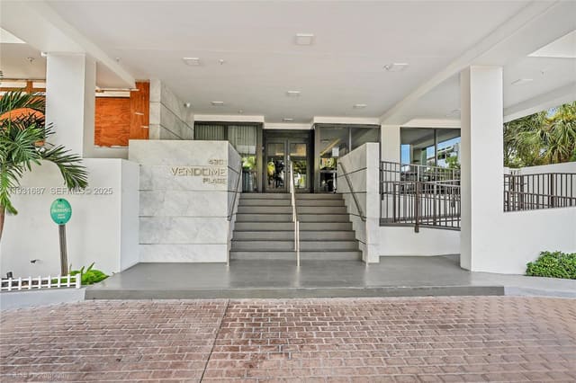 4301 Collins Avenue 803, sold in Vendome Place Condo, Miami Beach, FL