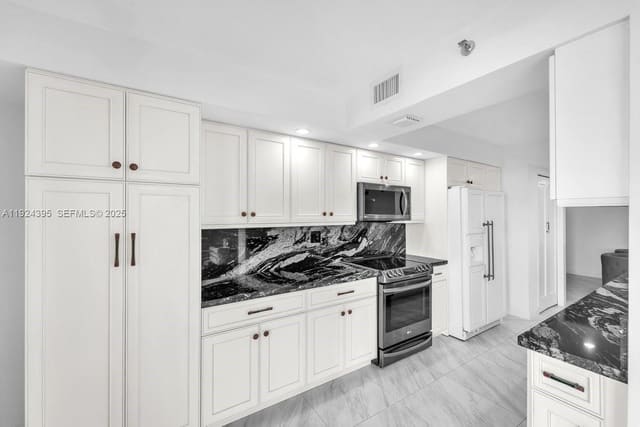 4000 Towerside Terrace 1807, sold in The Towers Of Quayside Co, Miami, FL