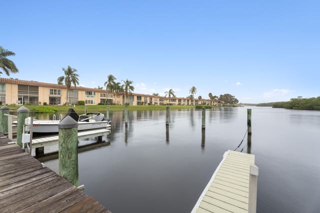 2600 S Kanner Highway F8, Stuart, FL 34994