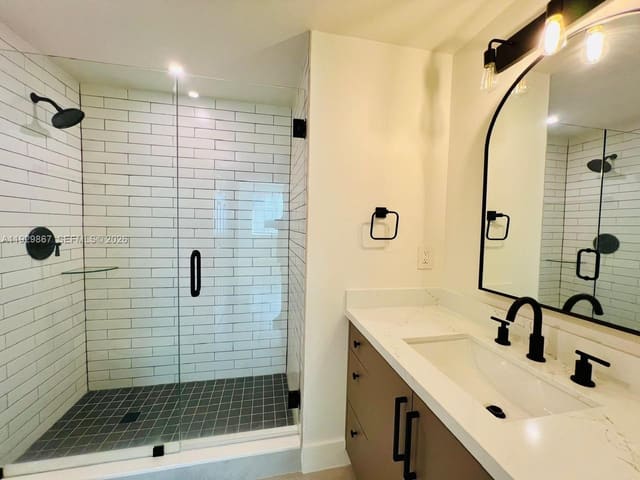8000 N Nob Hill Road 204, Tamarac, FL 33321