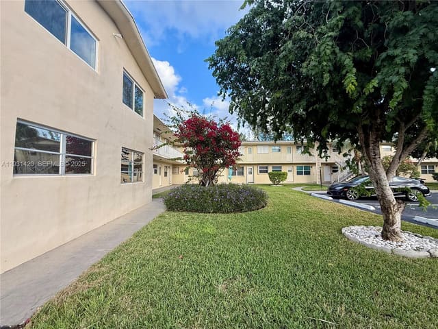 1301 N 12th Court 4B, sold in Crystal Court Manor, Hollywood, FL