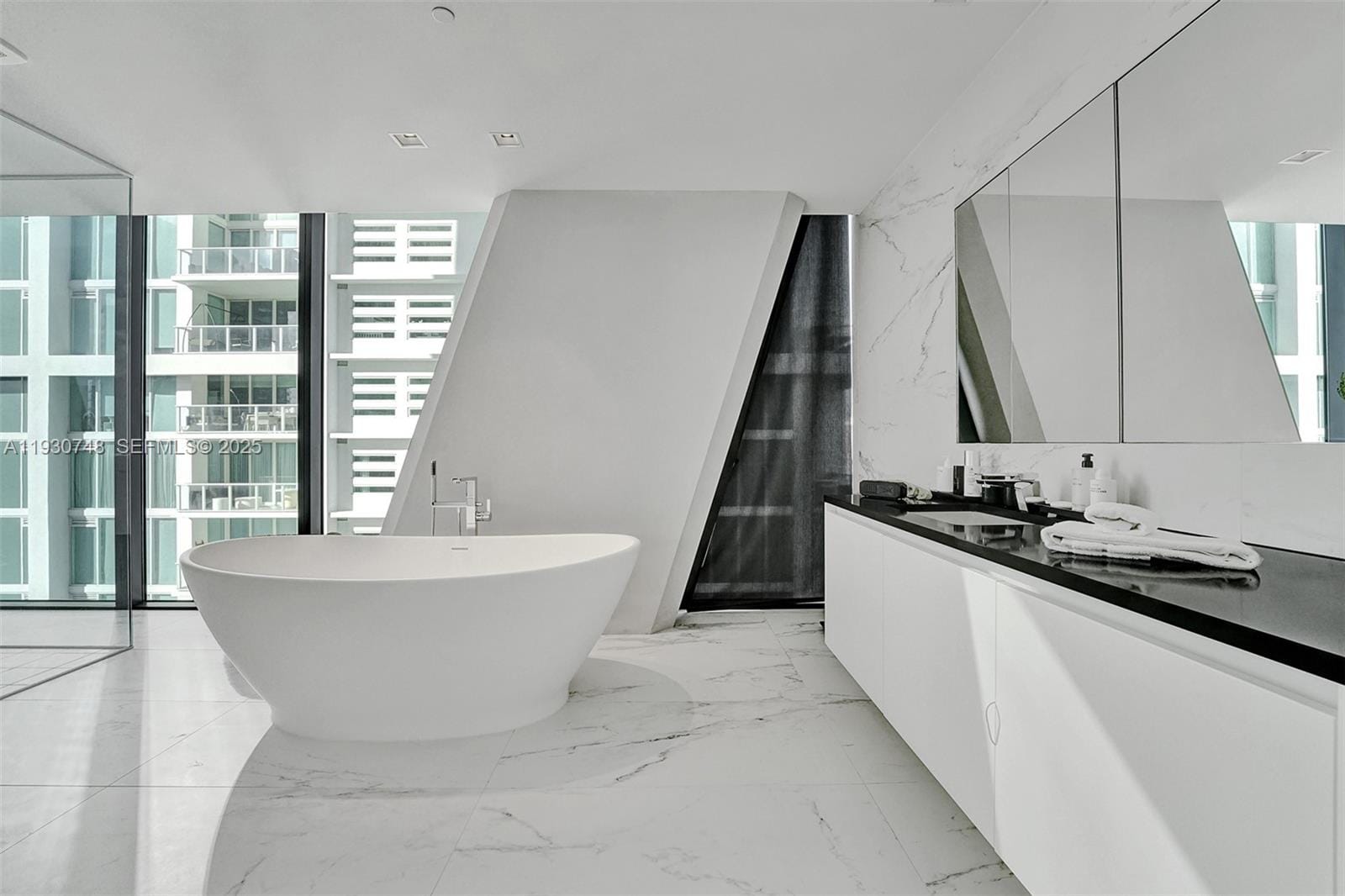 1000 Biscayne Boulevard 3902, Miami, FL 33132 photo 13