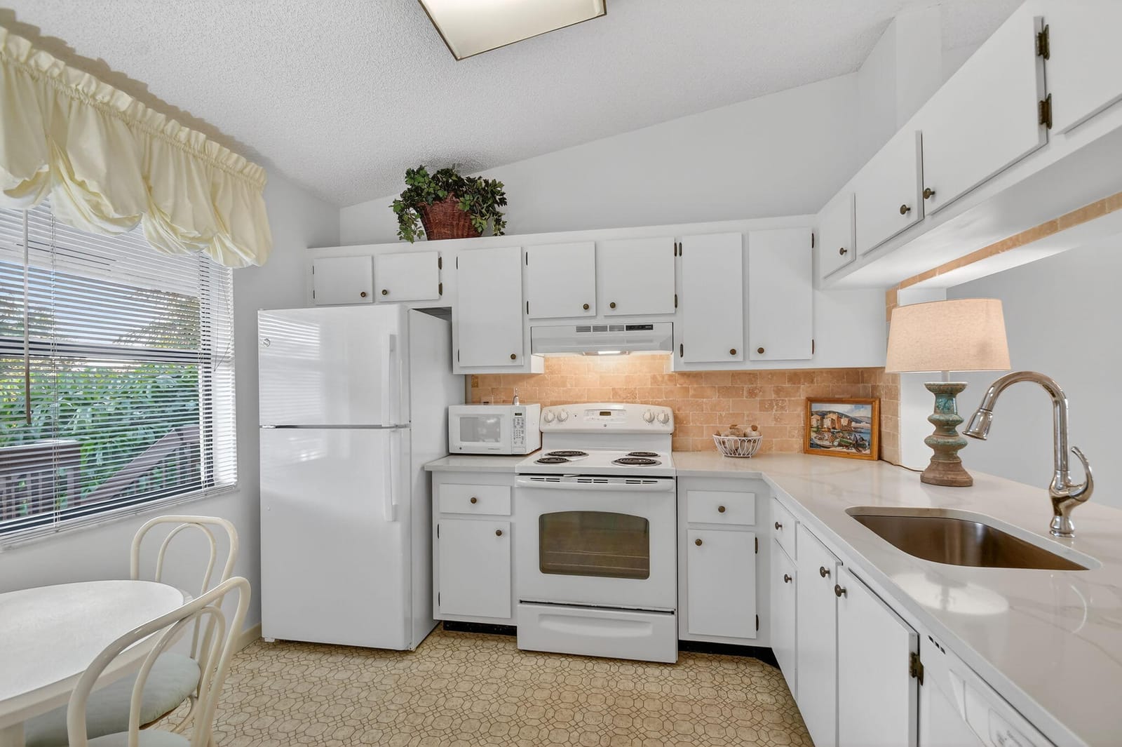 4542 Lucerne Lakes Boulevard E 202, Lake Worth, FL 33467 photo 5