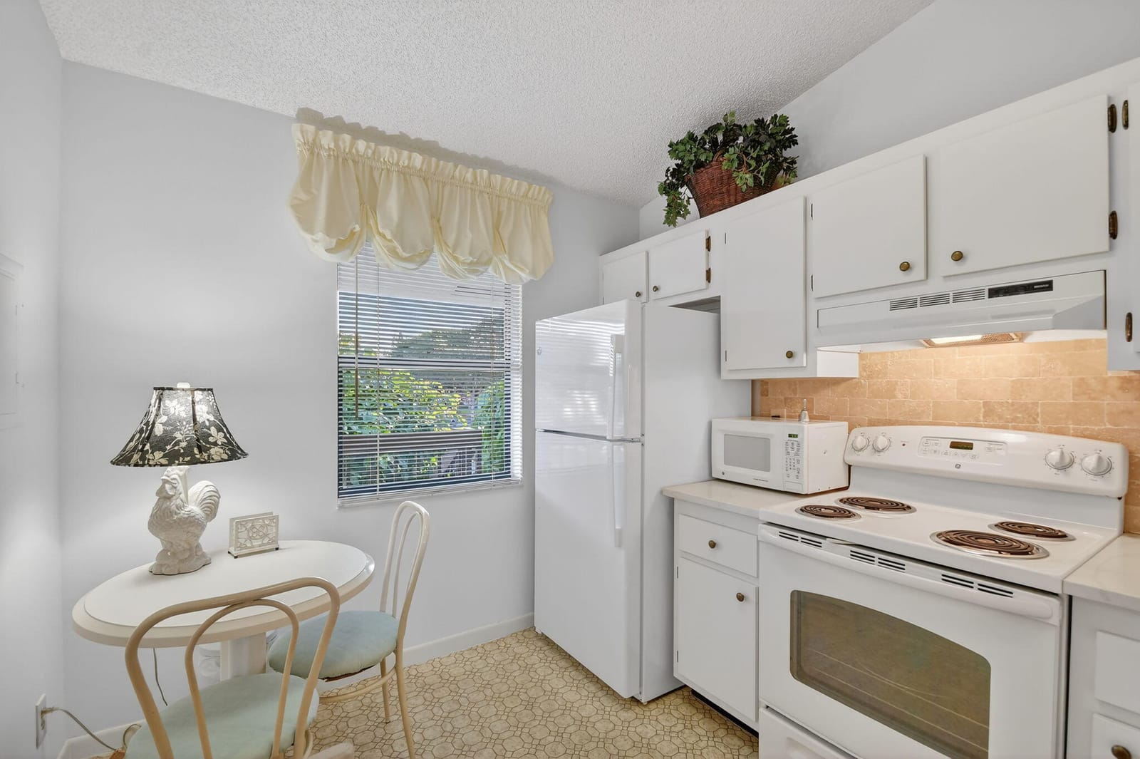 4542 Lucerne Lakes Boulevard E 202, Lake Worth, FL 33467 photo 7