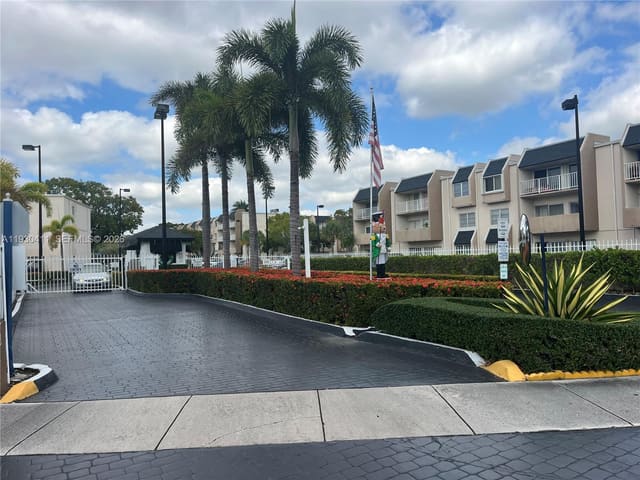 7725 SW 86th Street A1-314, Miami, FL 33143