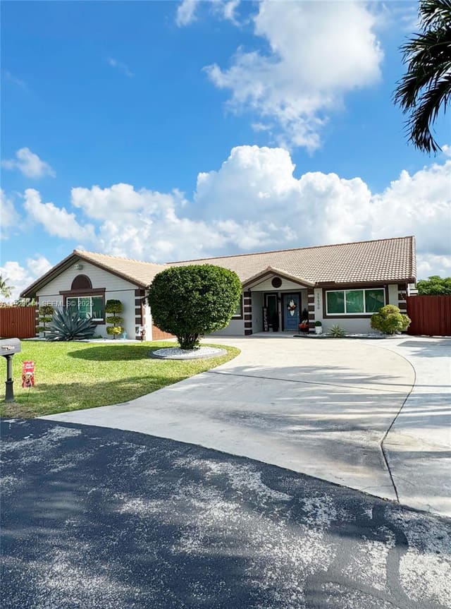 15500 Carriage Court, Davie, FL 33331