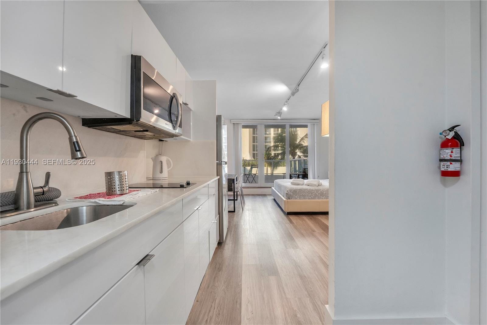19201 Collins Avenue 124, Sunny Isles Beach, FL 33160 photo 4