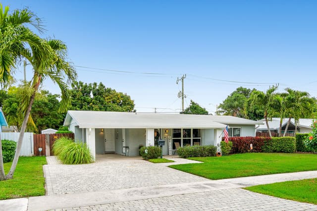 301 Se 10th Court, sold in Shorewood, Deerfield Beach, FL