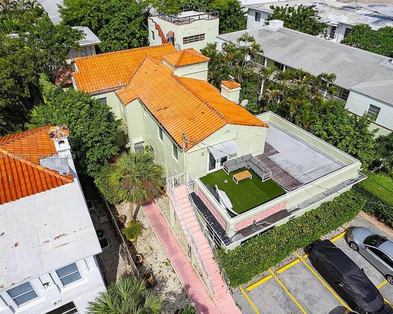 2822 Pine Tree Drive, Miami Beach, FL 33140 photo 2