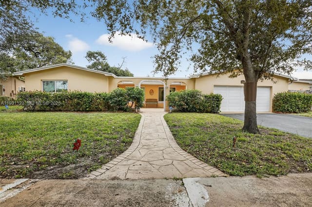 2221 NW 82nd Way, sold in Pasadena Lakes, Pembroke Pines, FL