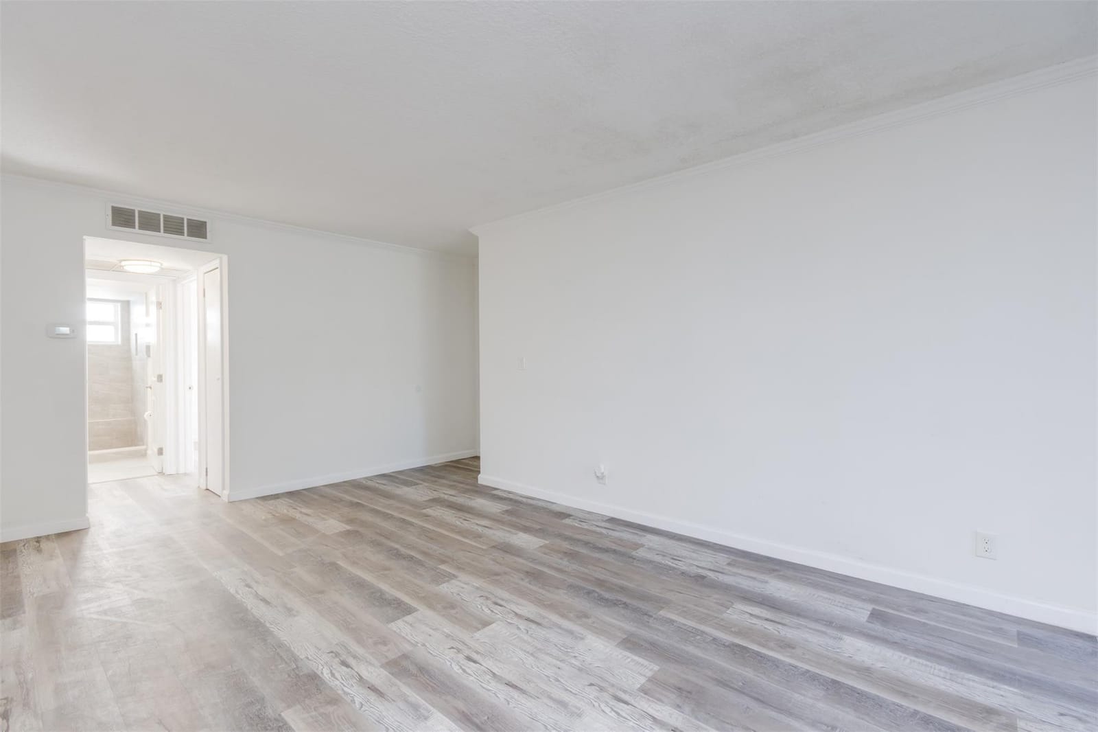 9410 Live Oak Place 203 — photo 6