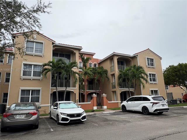 6340 NW 114th Avenue 123, sold in The Courts At Doral Isles, Doral, FL