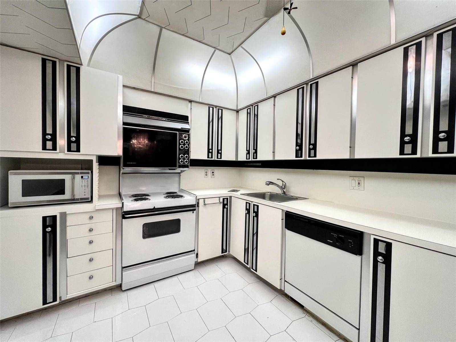800 Cypress Grove Drive 106, Pompano Beach, FL 33069 photo 13