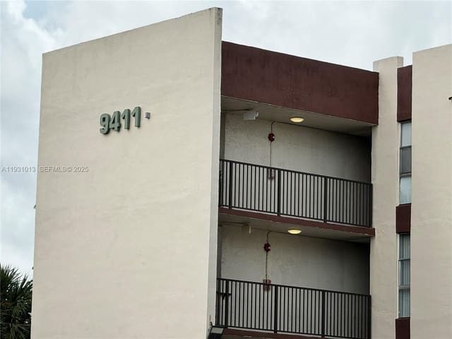 9411 SW 4th Street 111, Miami, FL 33174