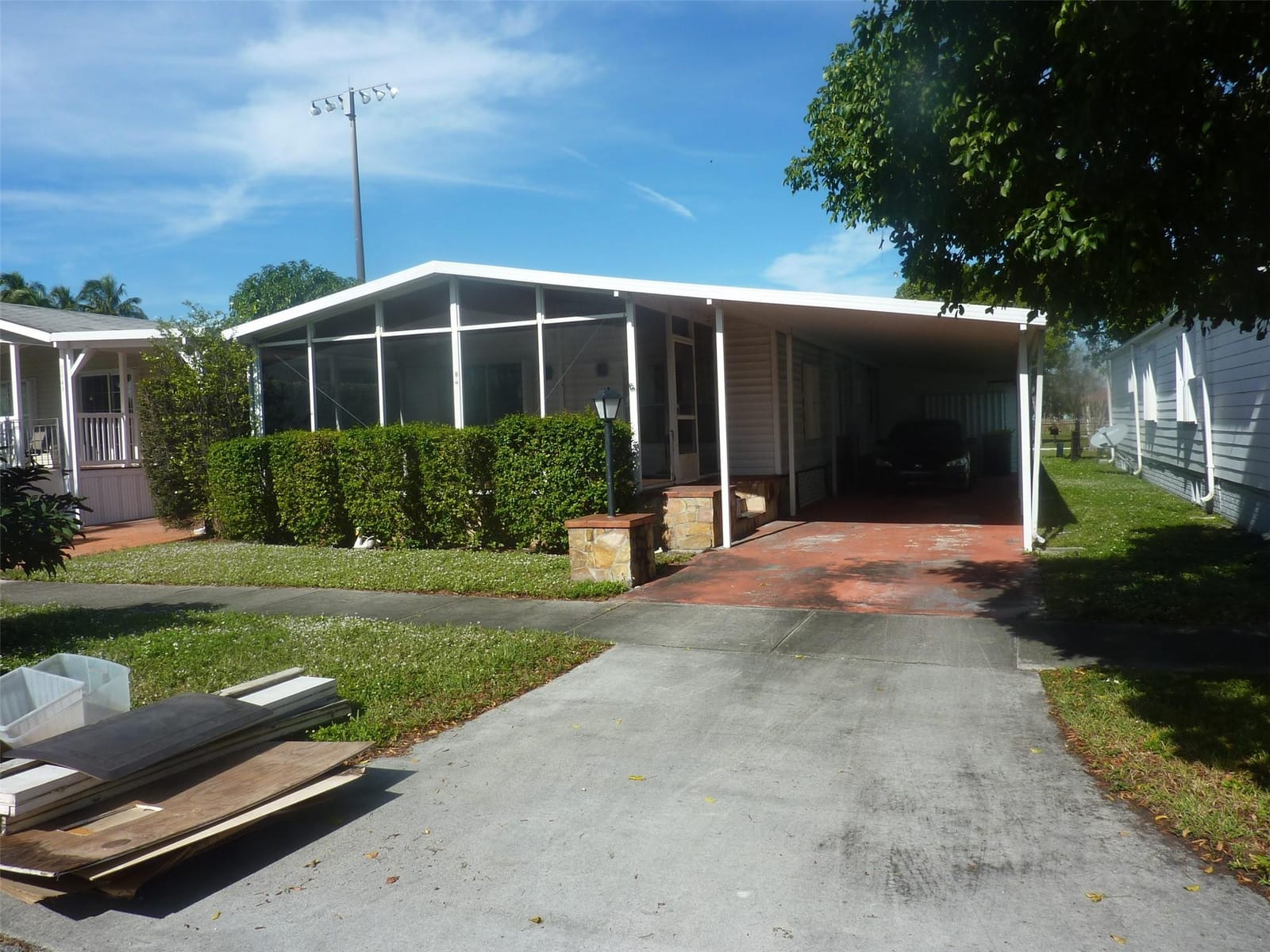 2945 SW 53rd Street — photo 2