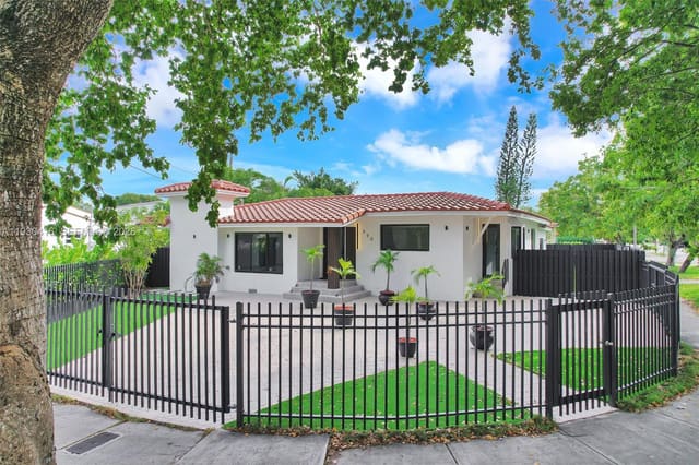 998 SW 11th Street, Miami, FL 33129