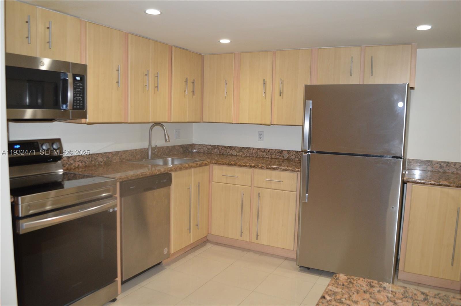 200 Leslie Drive 303 — photo 9