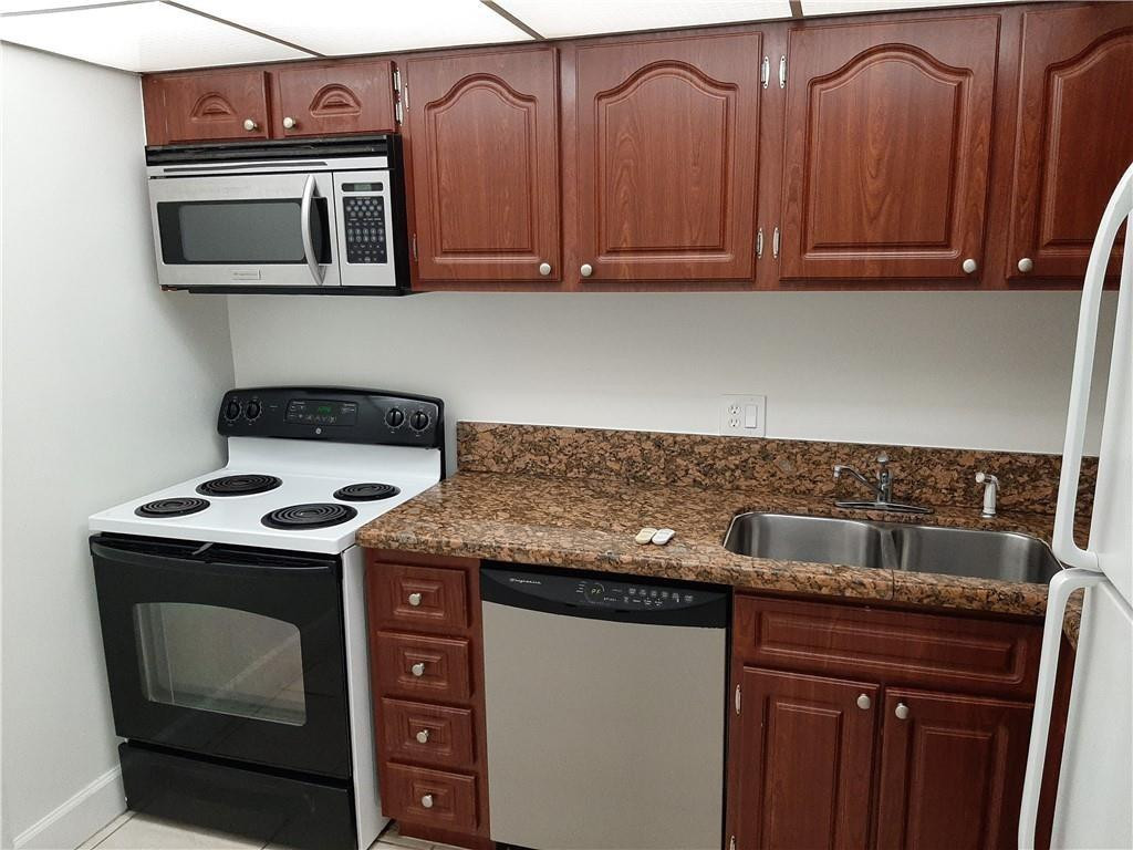 3650 Inverrary Drive 3Q, Lauderhill, FL 33319, Lauderhill