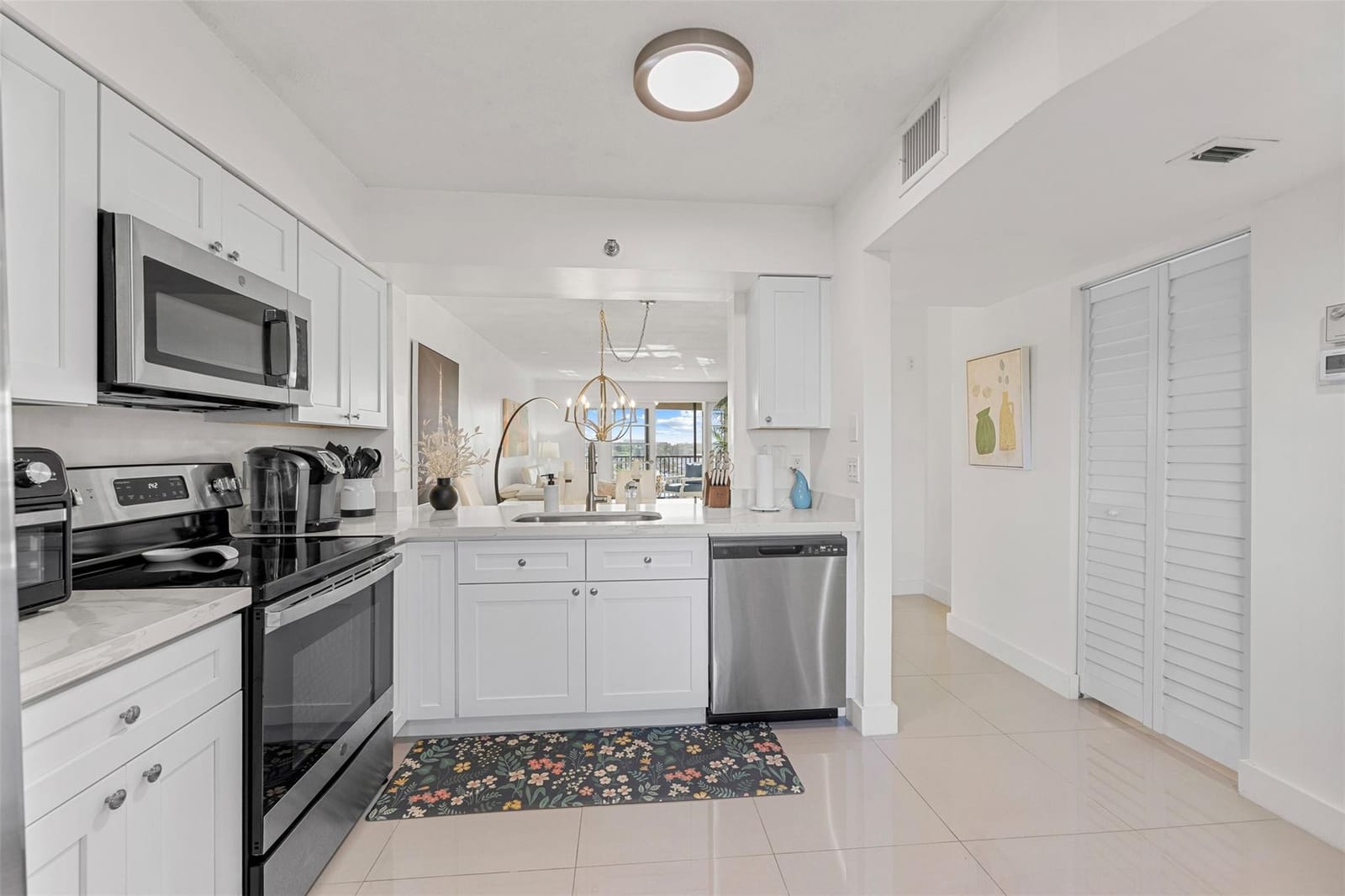 2202 S Cypress Bend Drive 606 — photo 11