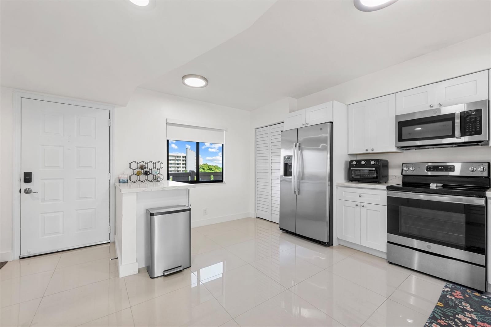 2202 S Cypress Bend Drive 606 — photo 8