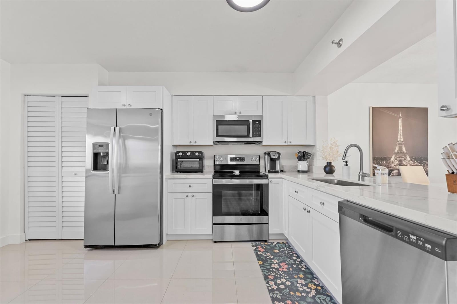 2202 S Cypress Bend Drive 606 — photo 9