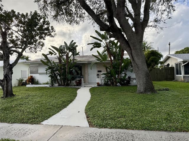 2120 N 34th Avenue, Hollywood, FL 33021