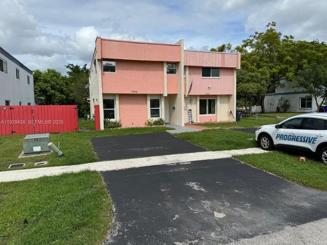 7915 SW 7th Place, North Lauderdale, FL 33068