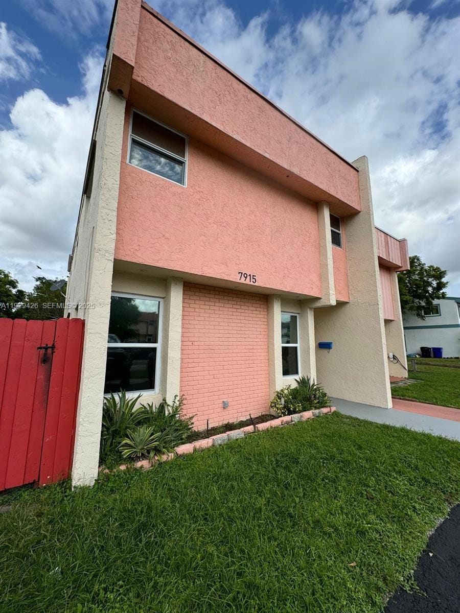7915 SW 7th Place, North Lauderdale, FL 33068 photo 2