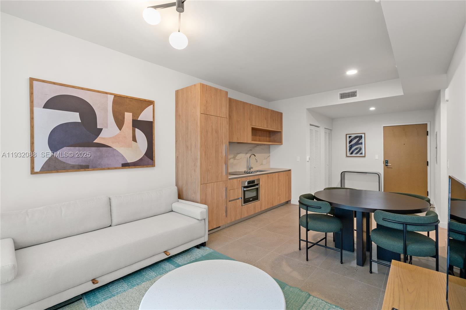 11 NE 6th Street 2005, Miami, FL 33132