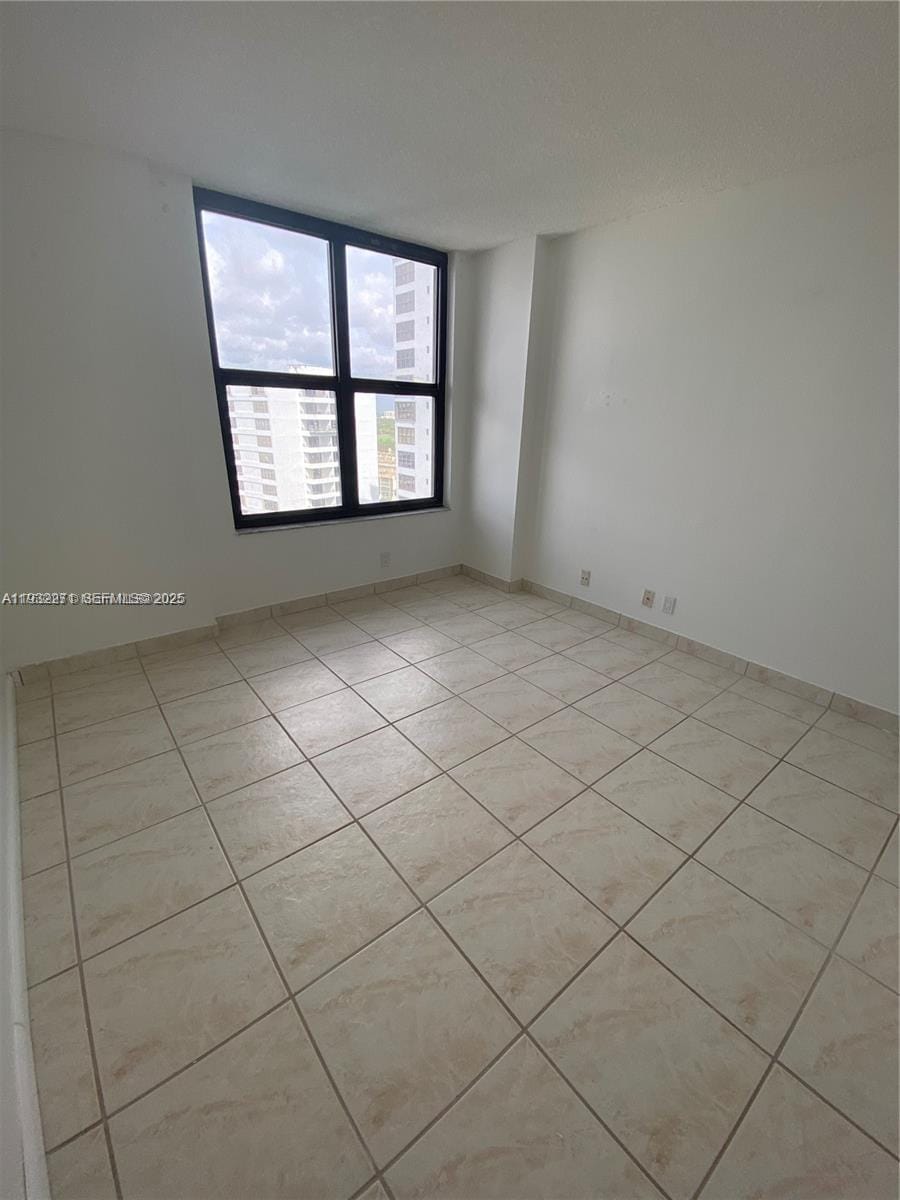 2500 Parkview Drive 1920 — photo 8