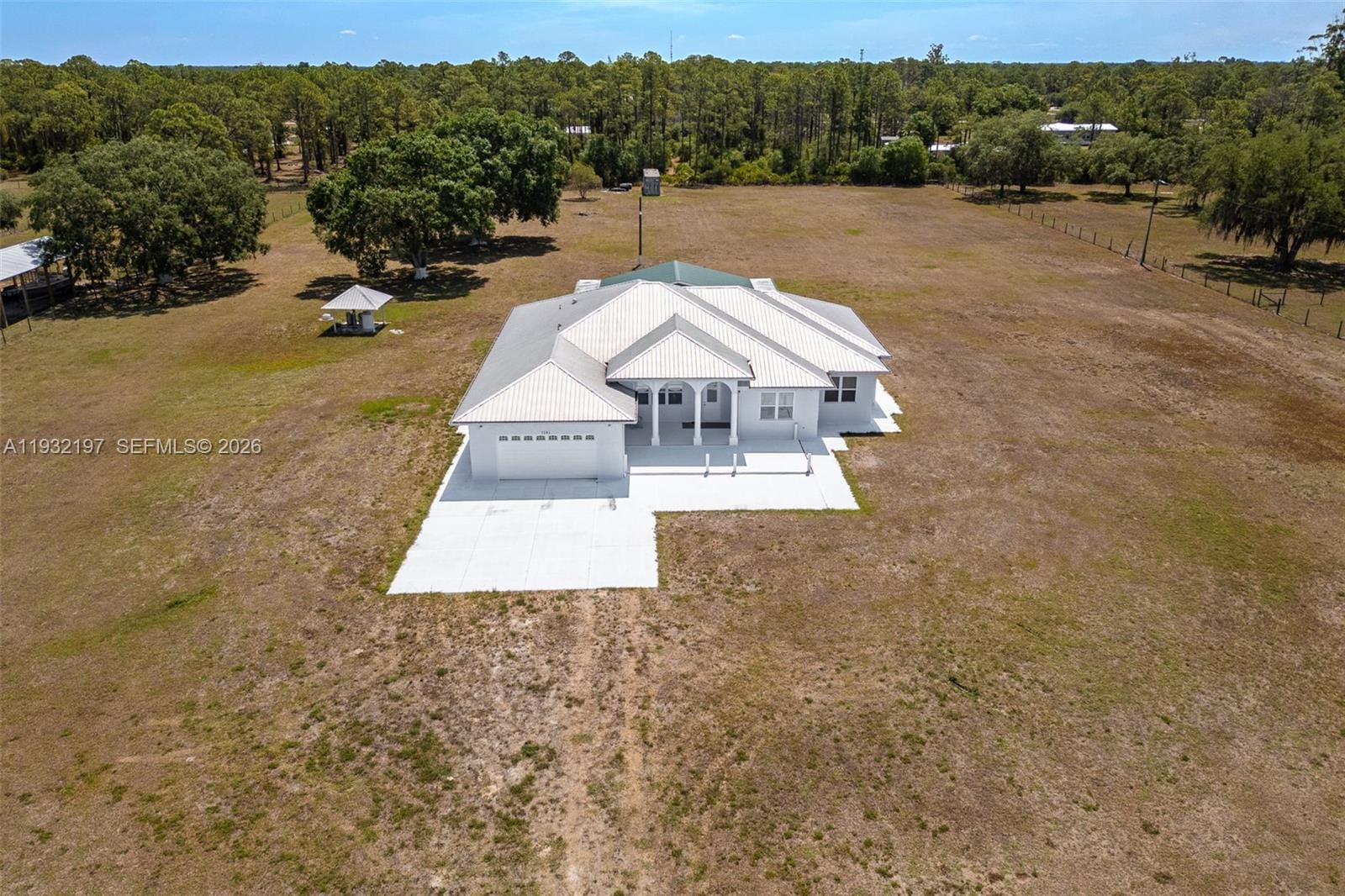 1083 Pollywog Drive, FL 33935 photo 2