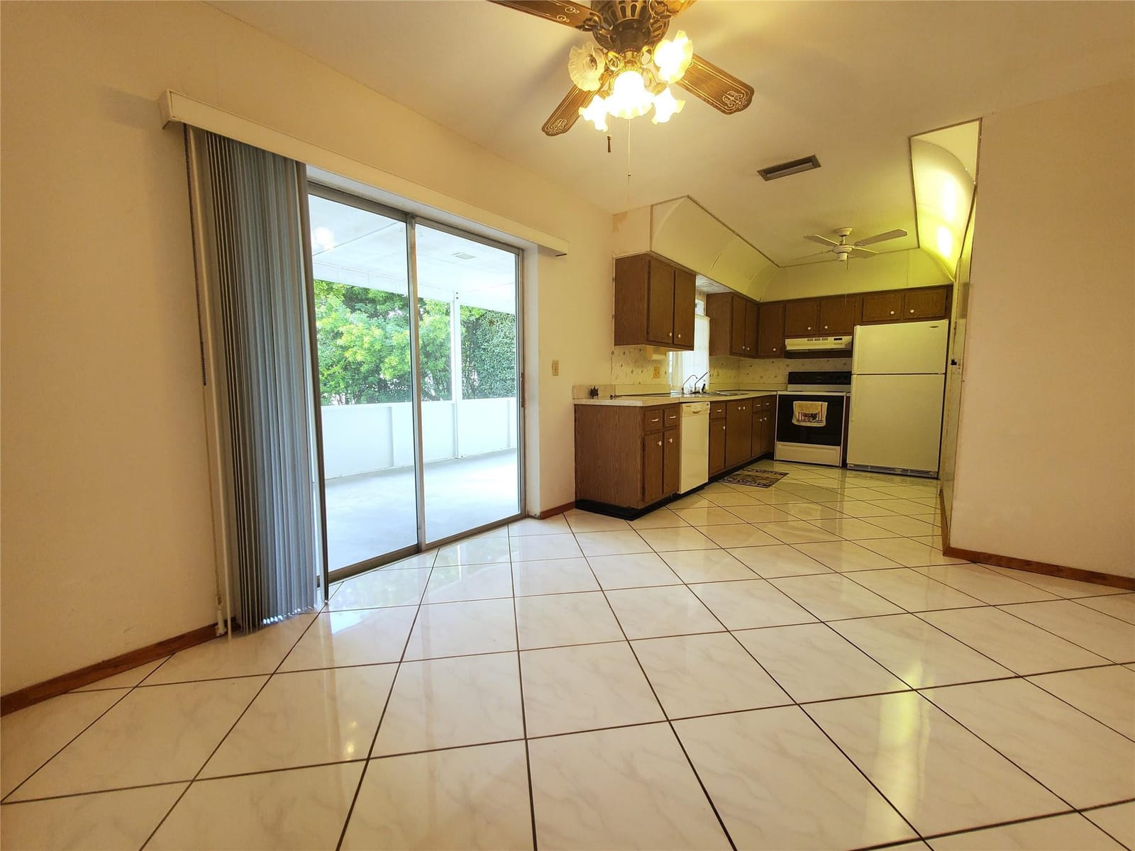 7003 NW 94th Terrace — photo 8